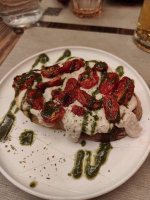 Bruschettone at Rifugio Romano in Rome