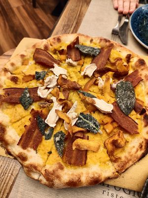 Autunno at Rifugio Romano in Rome