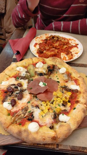 Pizza capricciosa vegan at Rifugio Romano in Rome