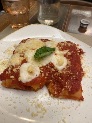Canelones  at Rifugio Romano in Rome