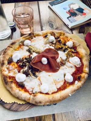 Pizza capricciosa  at Rifugio Romano in Rome