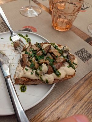 porcini gorgonzola bruschetta at Rifugio Romano in Rome