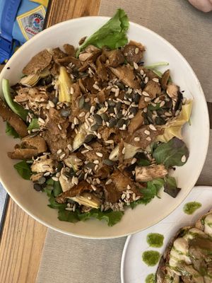 Insalata di seitan funghi carciofi  at Rifugio Romano in Rome