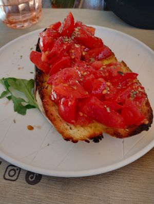 Bruschetta al pomodoro at Rifugio Romano in Rome