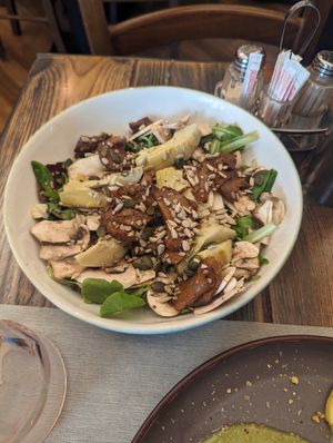 Seitan sallad at Rifugio Romano in Rome