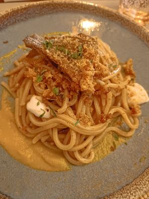 Tonnarelli all'aglio nero fiori di zucca e scamorza affumicata at Rifugio Romano in Rome