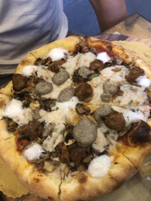 Pizza Boscaiola(?)   at Rifugio Romano in Rome