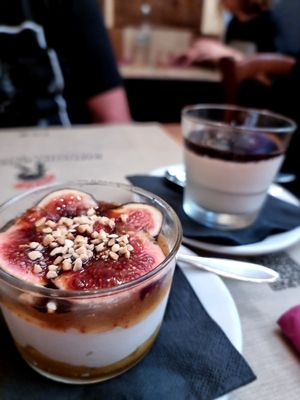 cheese cake with figs and panna cotta with caramel at Rifugio Romano in Rome