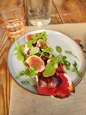 Fig bruschettaa  at Rifugio Romano in Rome