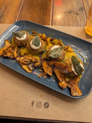 "meat balls" at Rifugio Romano in Rome