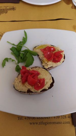 Bruschetta with hummus and cherry tomatoes at Rifugio Romano in Rome