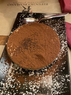 Il tiramisù sicuramente uno dei punti forti 💛 #Veganuary at Rifugio Romano in Rome