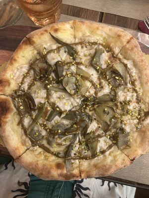 Pizza carciofona  at Rifugio Romano in Rome