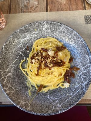 Spaghetti carbonara at Rifugio Romano in Rome