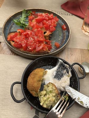 Bruschetta pomodoro  at Rifugio Romano in Rome