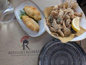 Fiori di zucca (left), Funghi frutti (right) at Rifugio Romano in Rome