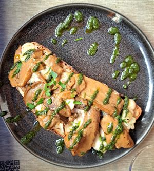 Bruschettone gorgonzola Veg, porcini scottati, sale Maldon e riduzione al basilico at Rifugio Romano in Rome