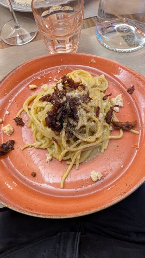 Spaghetti alla carbonara at Rifugio Romano in Rome
