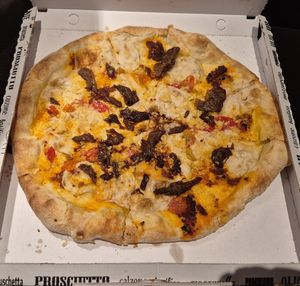 Pizza Bomba at Rifugio Romano in Rome