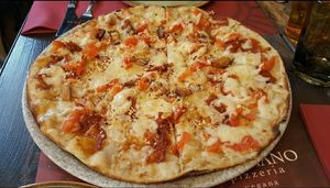 Pizza at Rifugio Romano in Rome