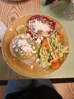 Combo toast at PLUS in Ghent