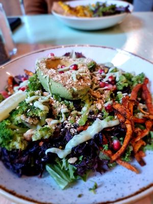 Avo and Dukka bowl at PLUS in Ghent