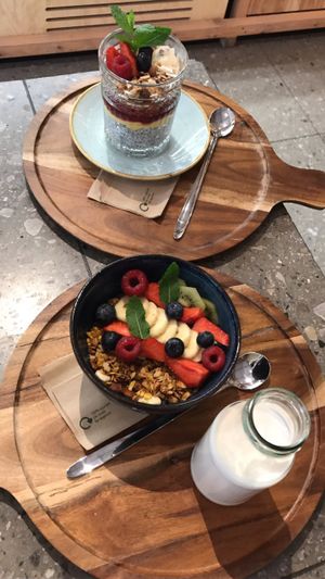 Breakfast Bowls at PLUS in Ghent