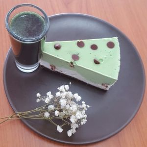 shot of E3 live and mint chocolate pie at Cafe Wylde in Everett