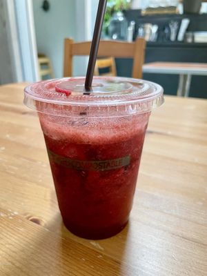 Roslyn   at Cafe Wylde in Everett