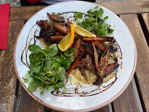 Hummus and veg at Fig in Hvar