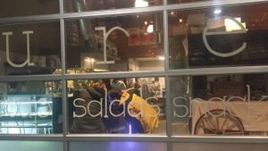 outside view in at PURE Simple Juice in Portland