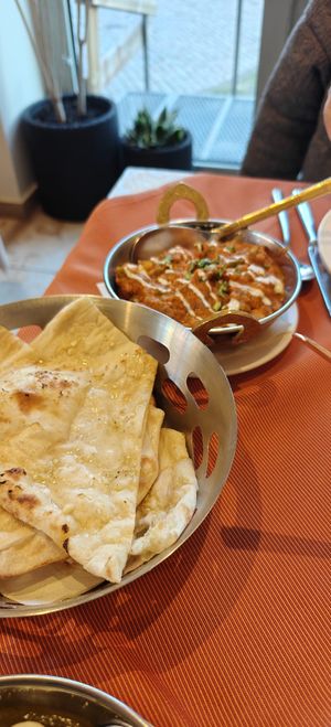 Vegetable Jalfrezi (spicy) and garlic naan at Indian Raja in Riga