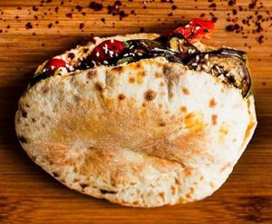 Pita with Hummus and Grilled Veggies.
Foto (C) Ruta Jankauskaite. at Pitarija Fire Place in Vilnius