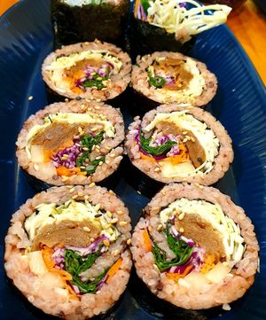 kimbap at Loving Hut Land - 러빙헛랜드 in Seoul