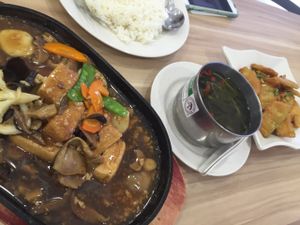 煮炒叫菜 可以說明不要放雞蛋和不要芫西菜 at The Green Hut in North Singapore