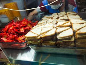 Dishes at Su Yuan Vegetarian 素缘 - Telok Blangah in Central Singapore