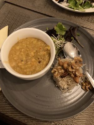 Vegan curry met rijst met noten   at Poort van Assen in Assen