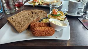 Brood met vegan kroketten (Oma Bob's) at Poort van Assen in Assen