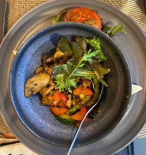 Roerbakschotel met seitan en cashews   at Poort van Assen in Assen