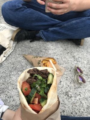 Tomy Tomagu und Rosmarinfritten  at Vegbereitung - Food Trailer in Bamberg