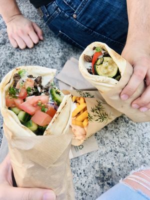 Schwarma mit Tomate Gurke und Schwarma mit Grillgemüse  at Vegbereitung - Food Trailer in Bamberg