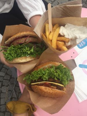burgers and fries  at Vegbereitung - Food Trailer in Bamberg