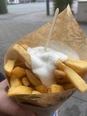 Fries with vegan garlic Mayo   at Vegbereitung - Food Trailer in Bamberg
