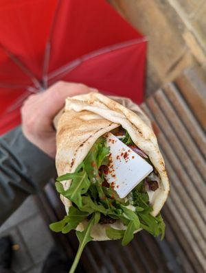Das weiße ist der Keese. Richtig lecker fetamäßig. at Vegbereitung - Food Trailer in Bamberg