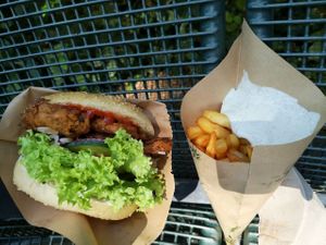 Super tasty classic burger, with rosemary fries and garlic mayonnaise at Vegbereitung - Food Trailer in Bamberg