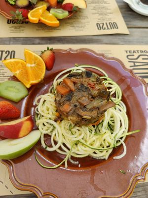 Zucchini zoodles with mushroom pumpkin Curry at Agua no Bico in Lisbon