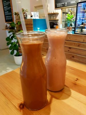smoothies at Holy Flat in Berlin