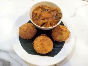 Curry with Bun at Old Street Taiwanese Delicacies - M Mall Penang Times Square in Penang