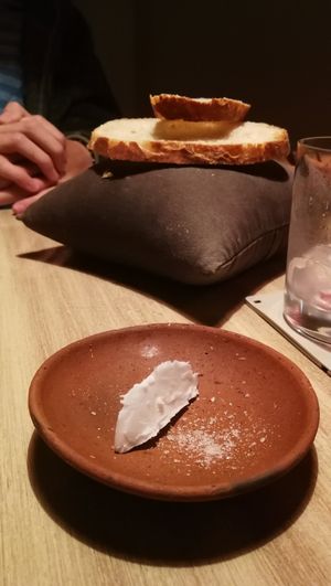 Bread with coconut butter and salt at Ali Pacha in La Paz