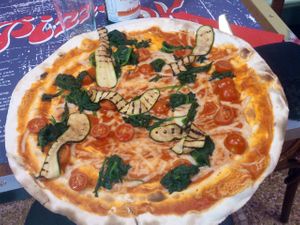 In pizza menu you can choose from 2 excellent vegan pizzas 

- the n. ° 148 Vegana with tomato, mozzaRisella rice, tomatoes, zucchini, spinach 

- the No. 149 Vegana with tomato, mozzaRisella rice, sausage good vegan base of the thin pizza and digestible at Pizza OK 2 in Milan